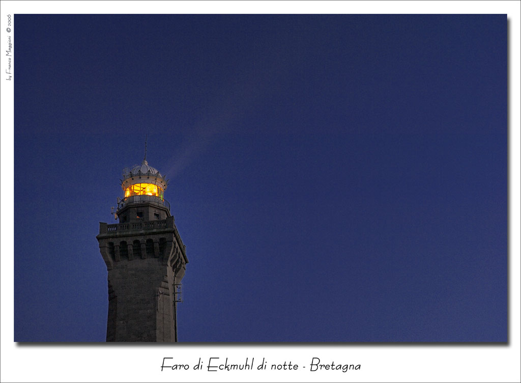 Faro di notte