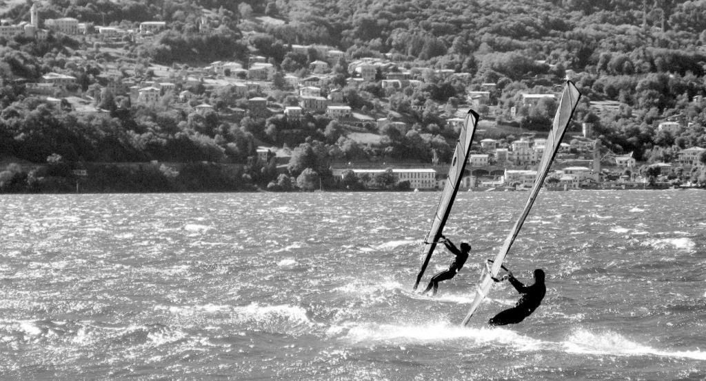 surfisti sul lago di como