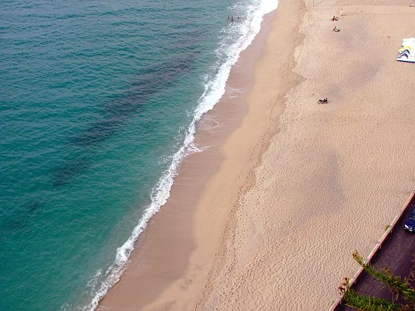 Spiaggia deserta dopo un temporale