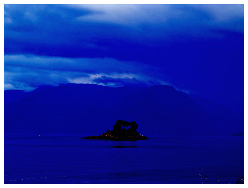 Fiordo al crepuscolo