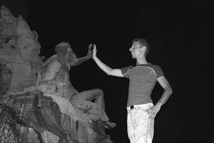 Statua, batti il 5!!