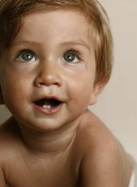 con gli occhi al cielo