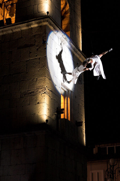 Ballerini su campanile 2