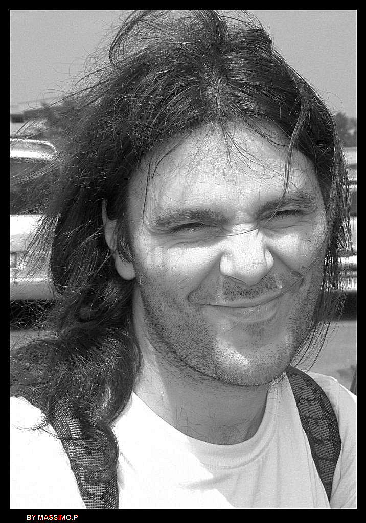 fiore simpatico in b/n