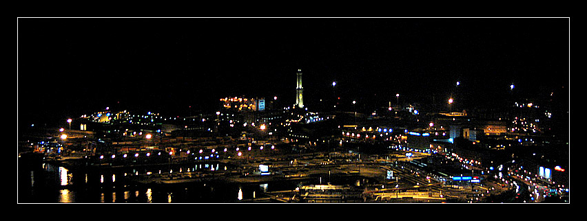 il porto di genova di notte