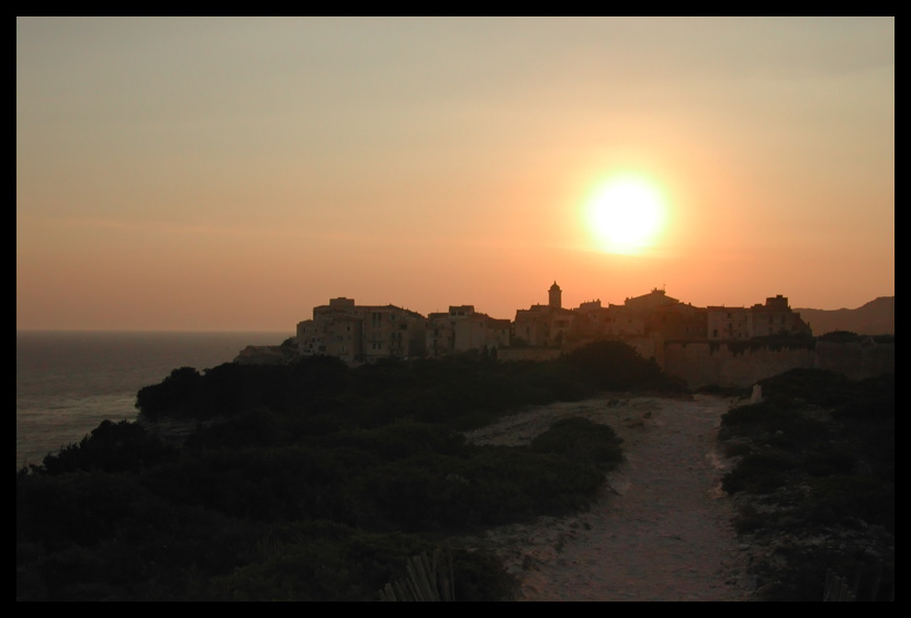 Tramonto su Bonifacio