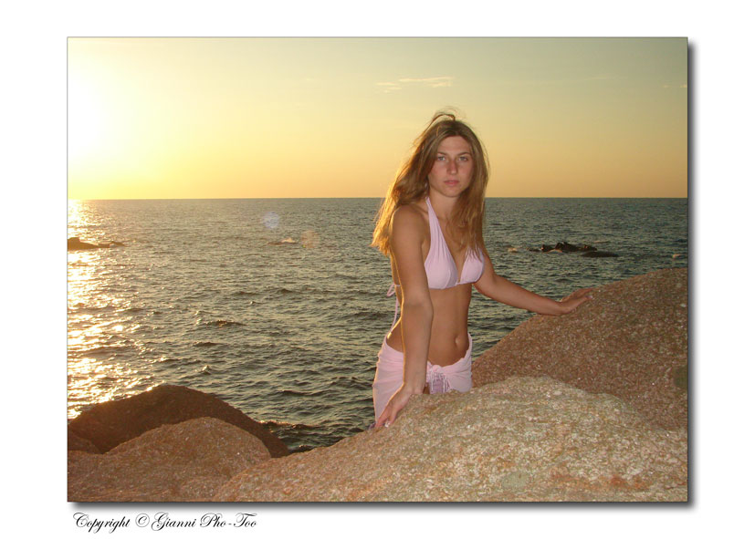 il tramonto sopra gli scogli