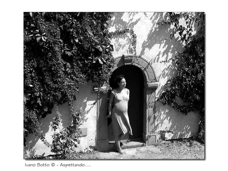 (BW)  Aspettando....