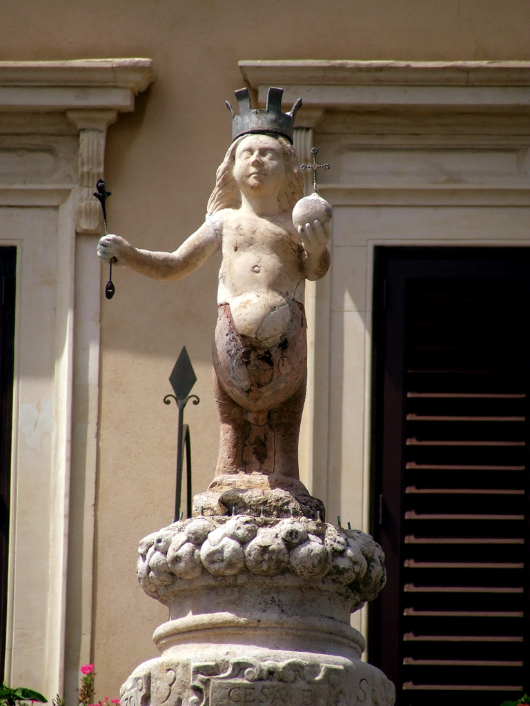 Taormina. Statuetta fontana
