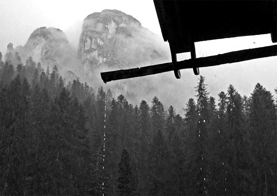 sotto un tetto di pioggia