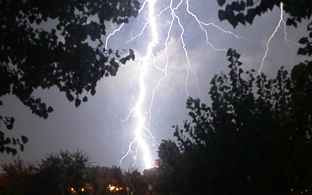 Colpo di fulmine (quasi decente)