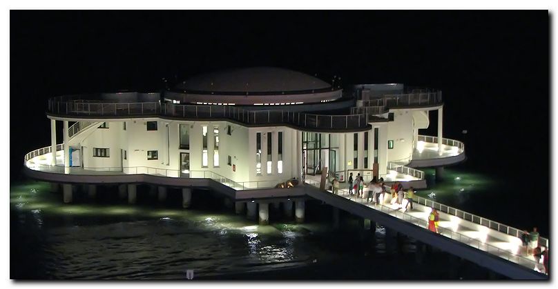 una rotonda sul mare