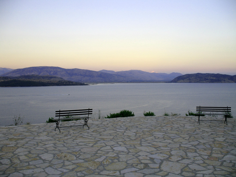 Corf� da Kassiopi uno sguardo verso l'albania
