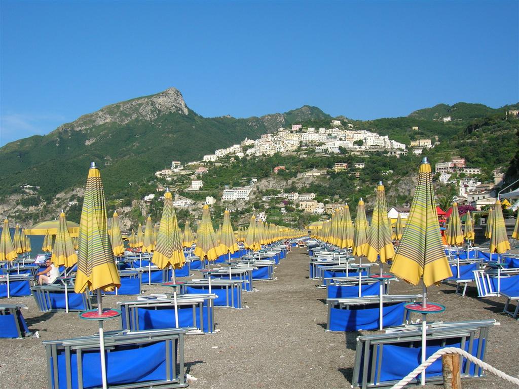 Tra poco si inizia. Vietri.