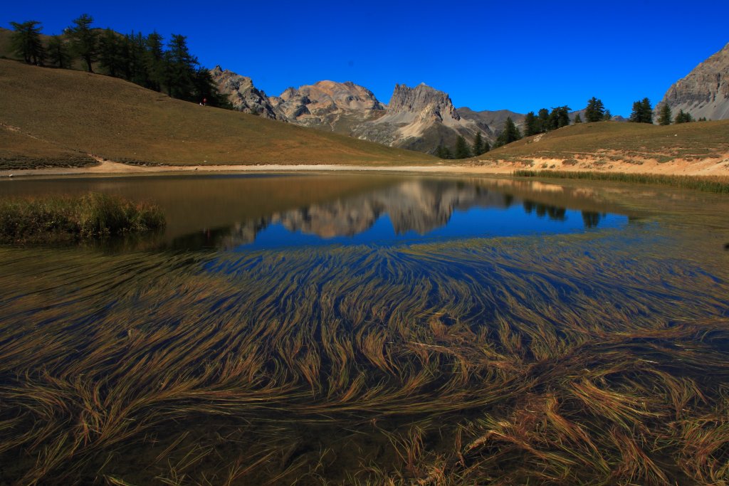 Lago in valle stretta