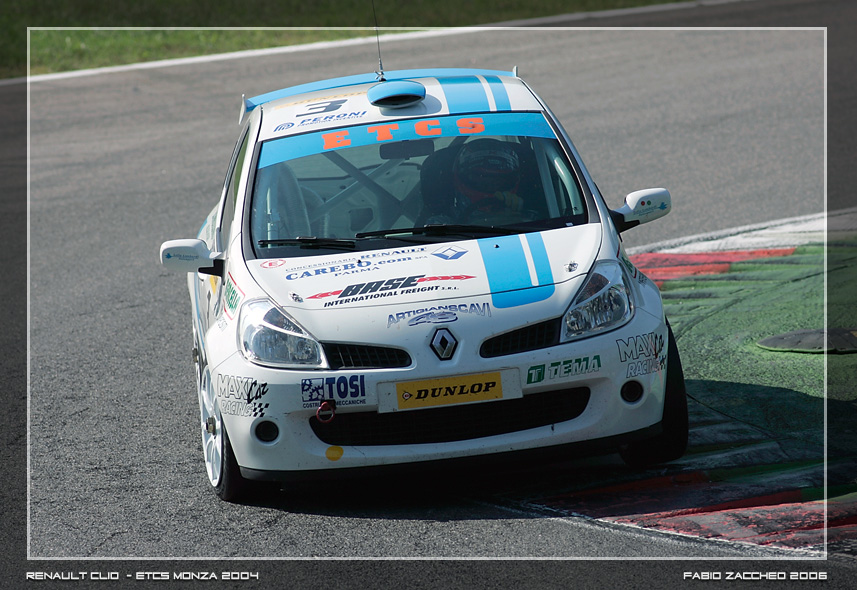 Clio scattata con attrezzatura di Pixell