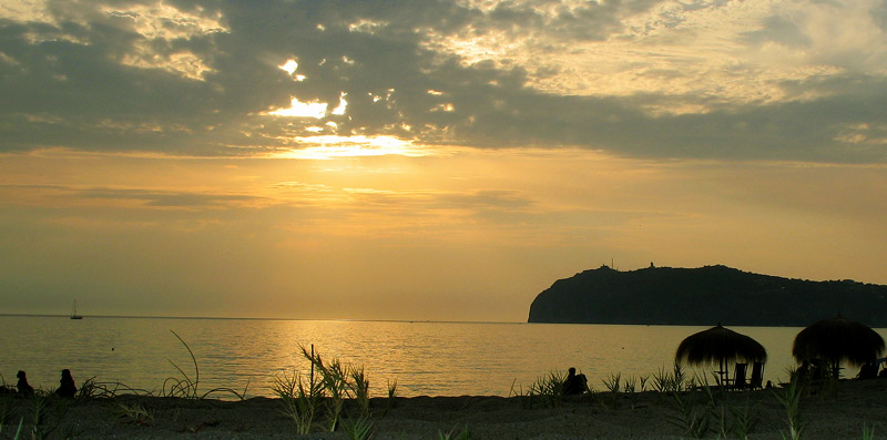 ......ahhhh, adesso mi siedo e mi godo sto' tramonto....