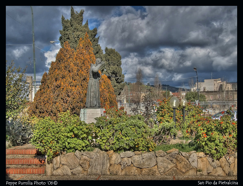 Piazza e San Pio hdr
