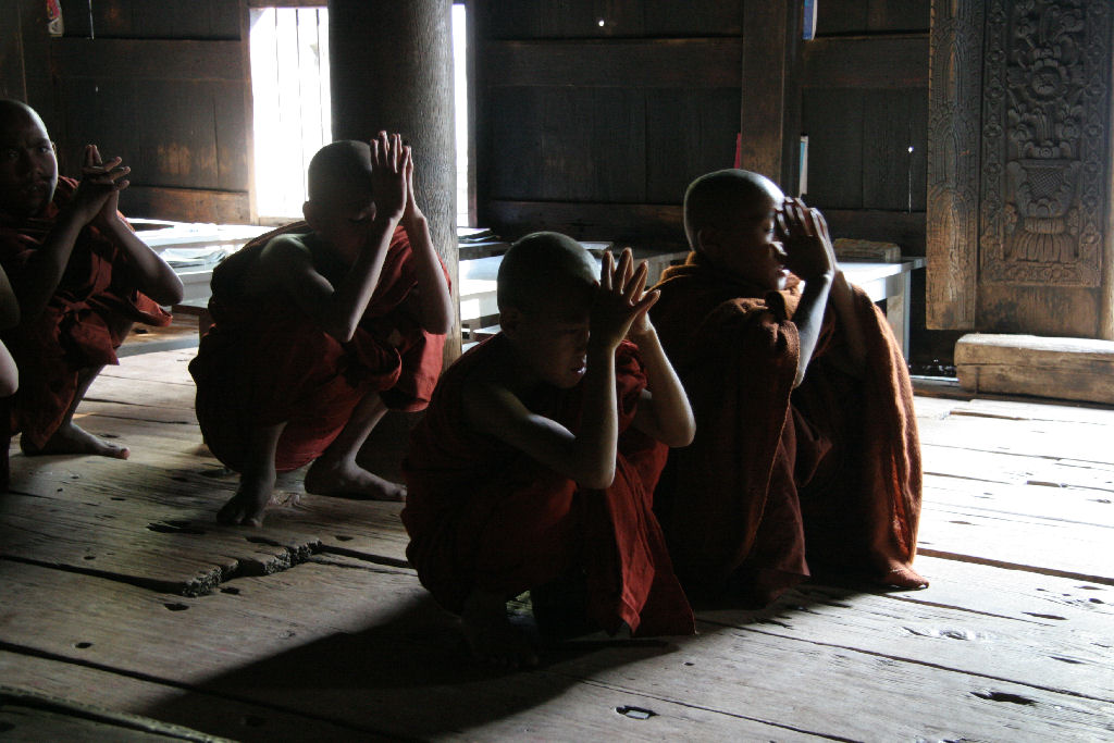 Myanmar - Monks' Prayer