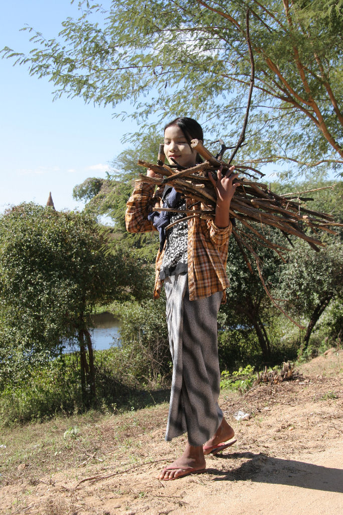 Myanmar - Young girl with wood and macete