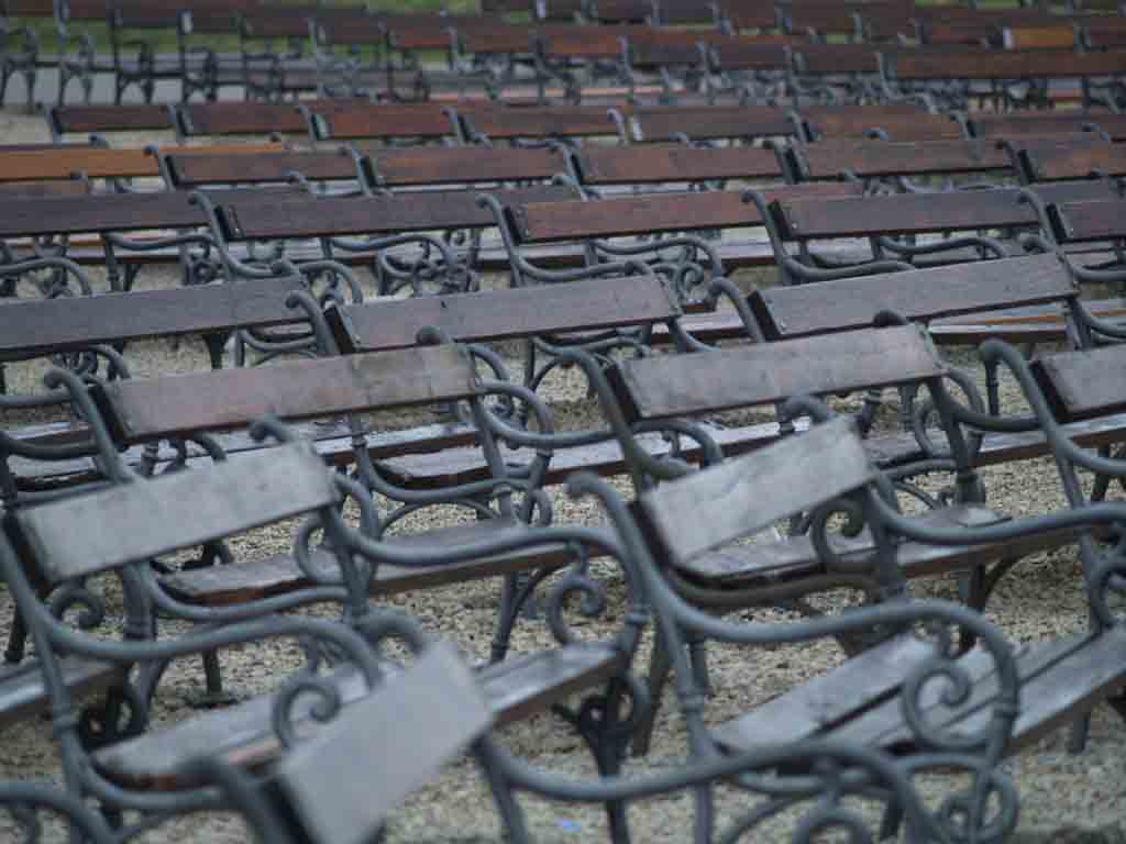 panchine, spalla a spalla