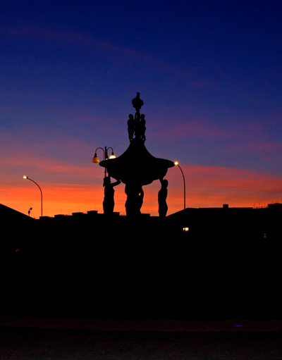 La fontana Piscitelli al tramonto