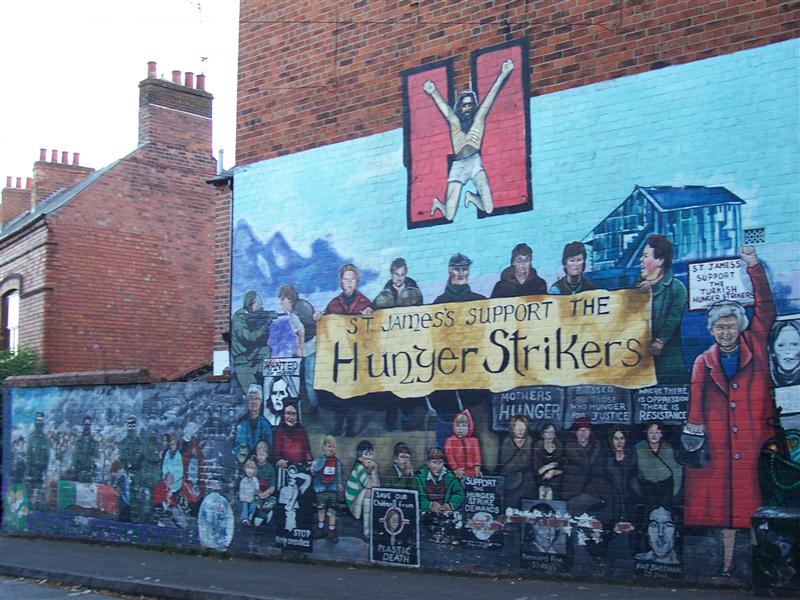 Questi sono murales!  Belfast - Fall's Road