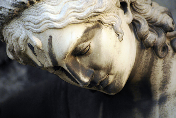 Serie "Cimitero monumentale di Torino" di Pavel Maximov