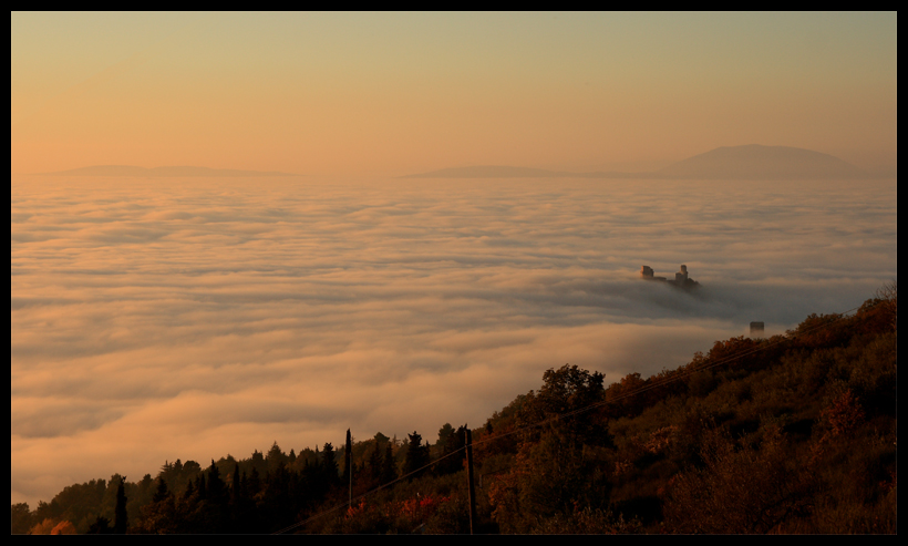 Tramonto su un mare di panna