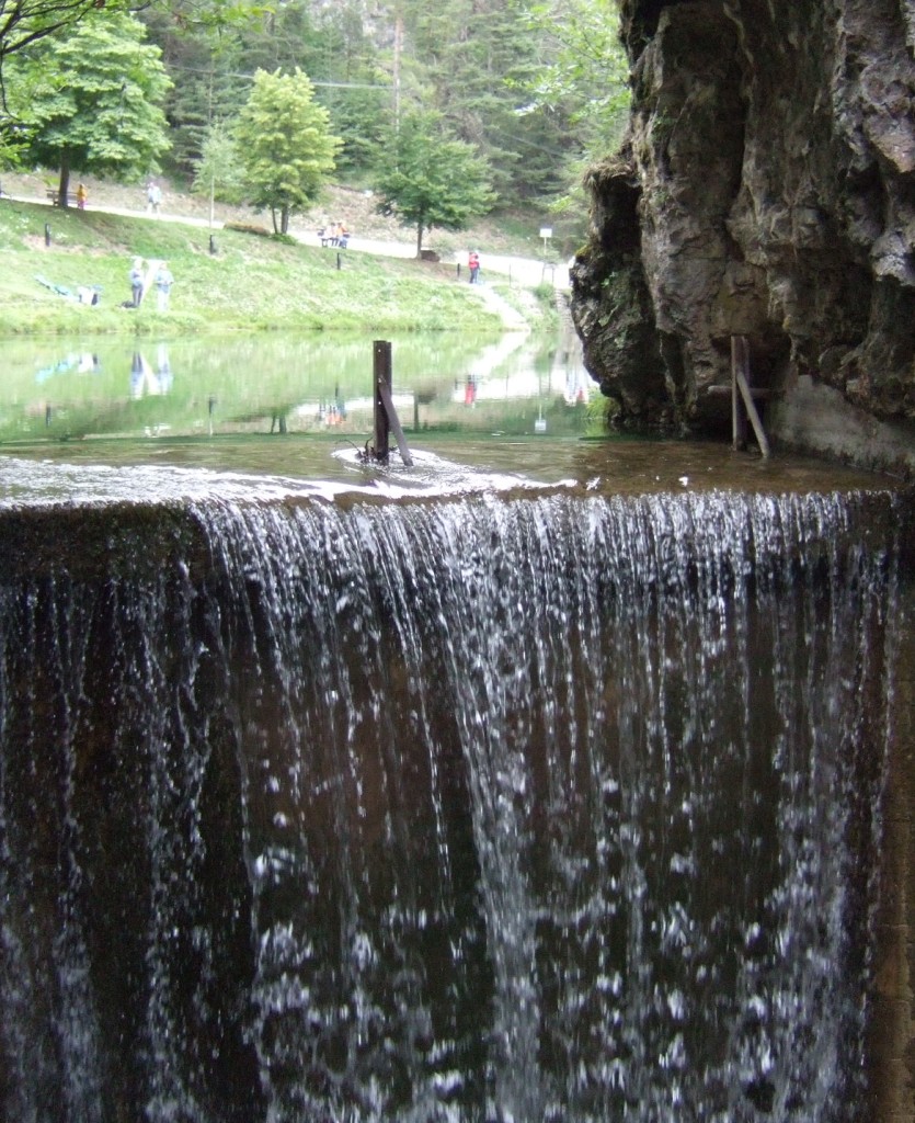 Cascata lago di Fondo
