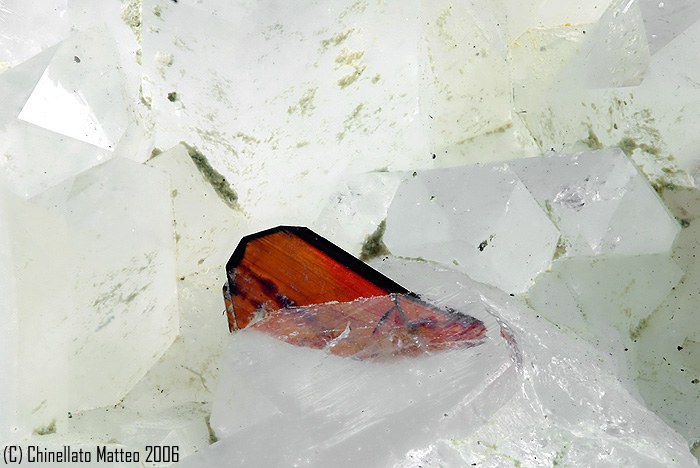 Brookite uscente da Quarzo