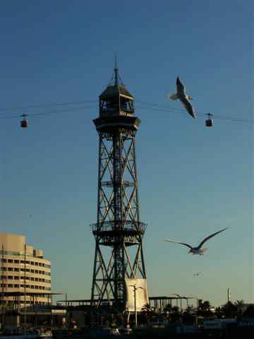 una torre, due cabine, due gabbiani