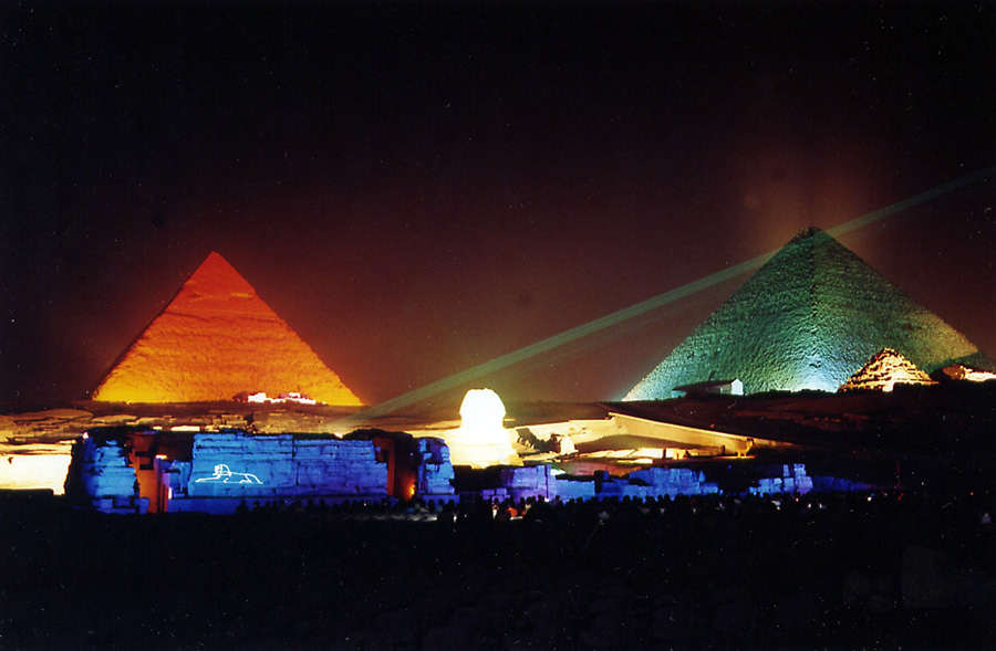 spettacolo luci e suoni alle piramidi...