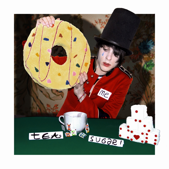 io, il t� e il biscotto. (autoritratto tragico)