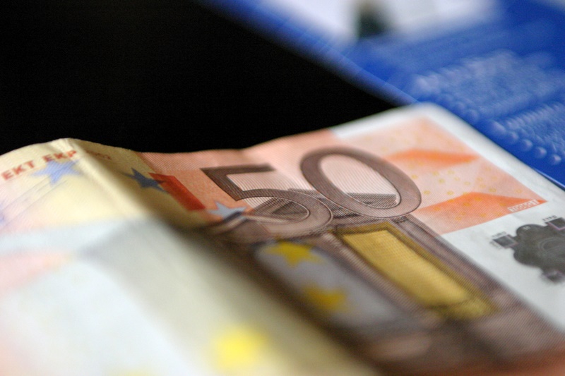 50 euro, luce da finestra