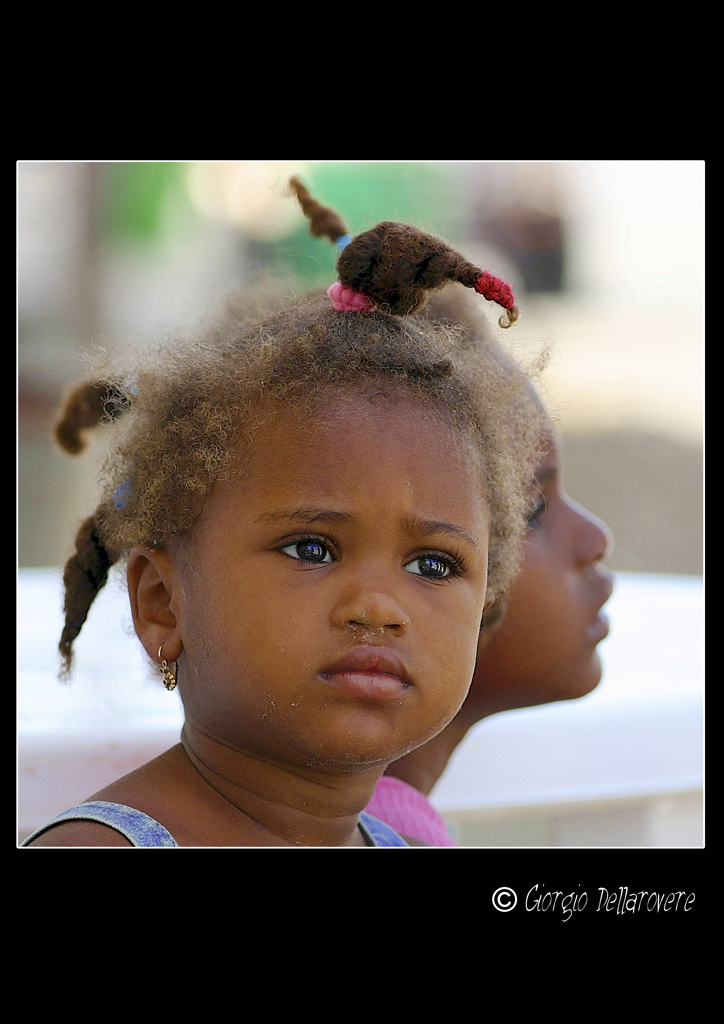 Due bimbe a Capoverde