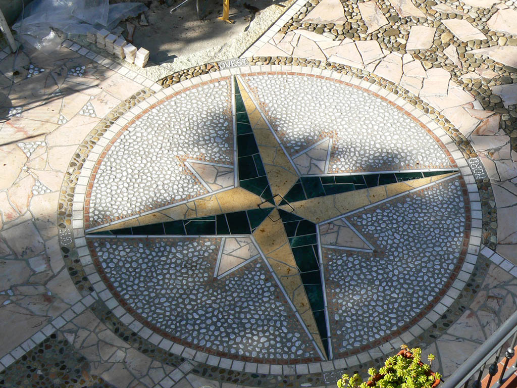 rosa dei venti a mosaico