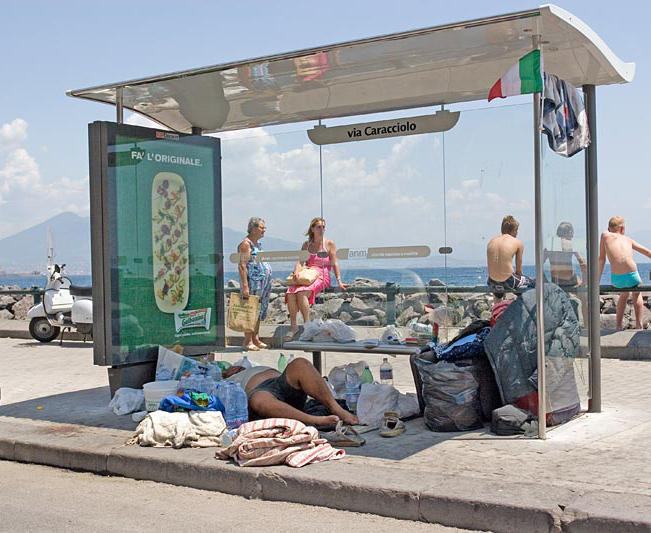 Pensilina autobus...non disturbare, ...accomodatevi fuori!!!!