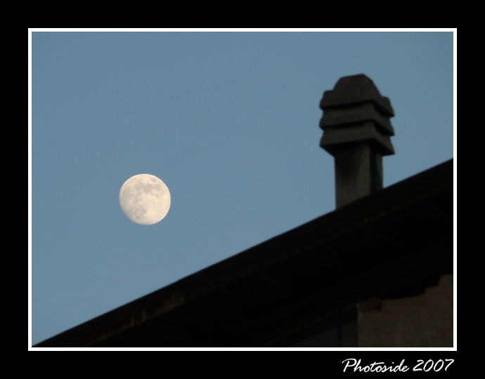 La luna sul tetto