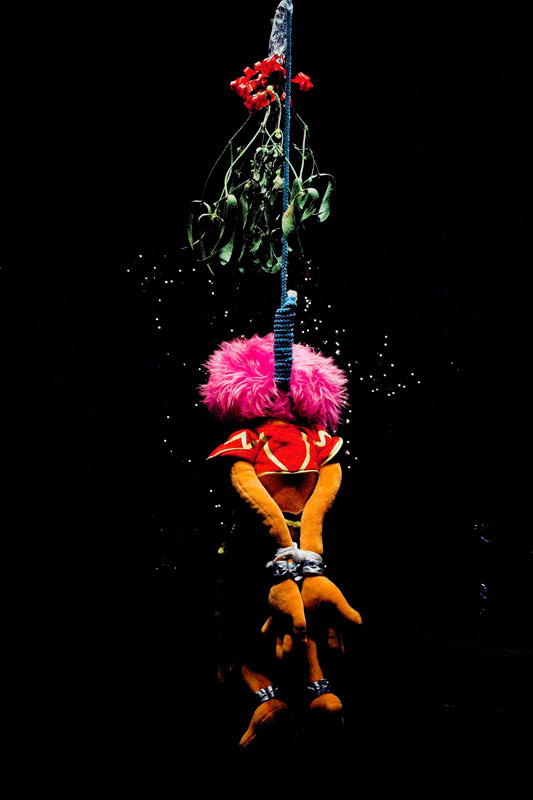 Buone feste Mr B, Burattinaio