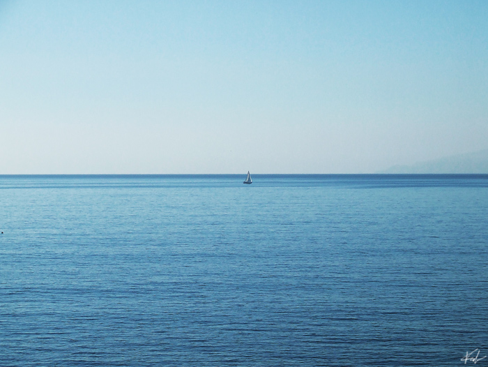 sola...nel blu dipinto di blu