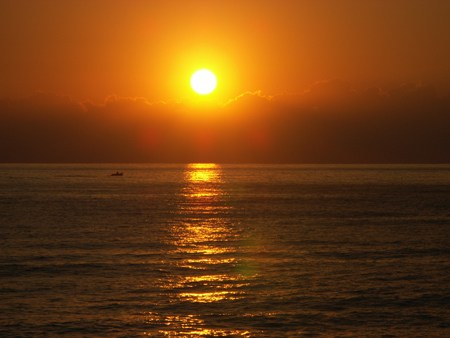 Tramonto d'oro sul mare