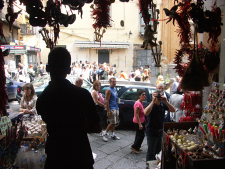 Sulla soglia della bottega