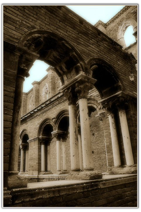 Archi e Colonne a San Galgano