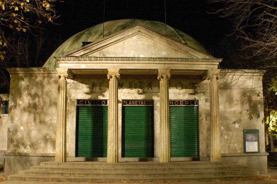 Civico planetario by night