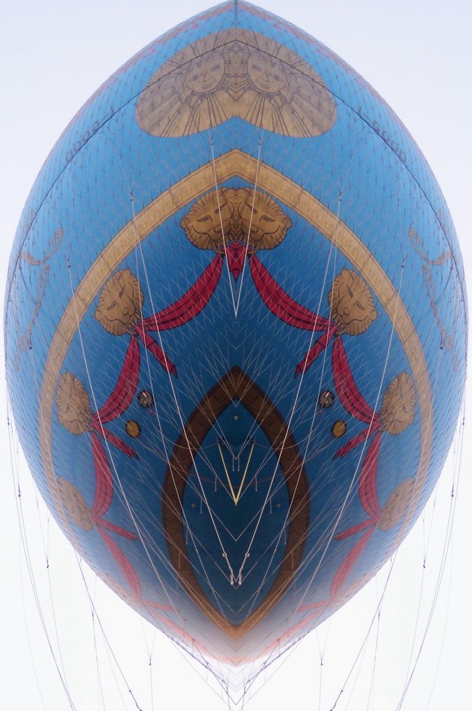 mongolfiera specchiata