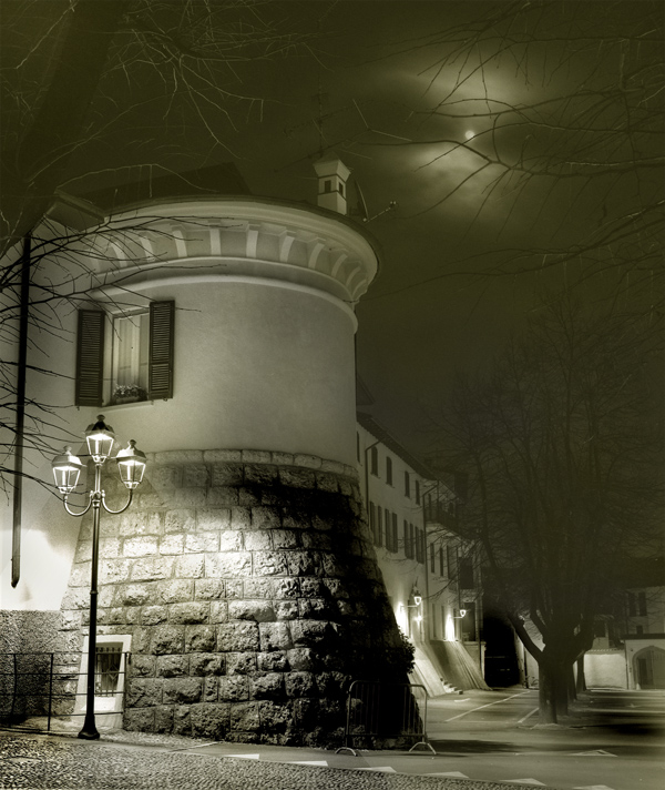 Rovato di notte . Scorcio di Piazza Palestro