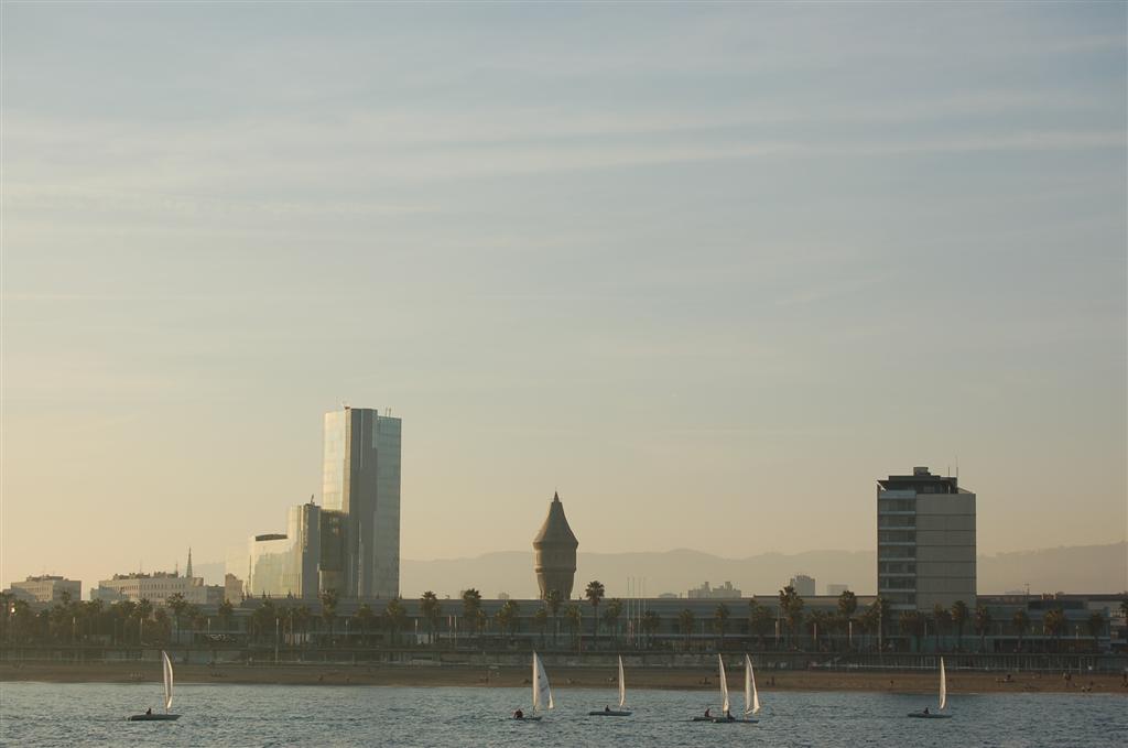 barchette lungo la costa