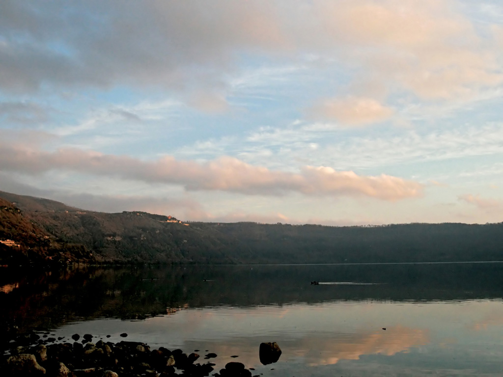 L'altra sponda di Castel Gandolfo risponde...