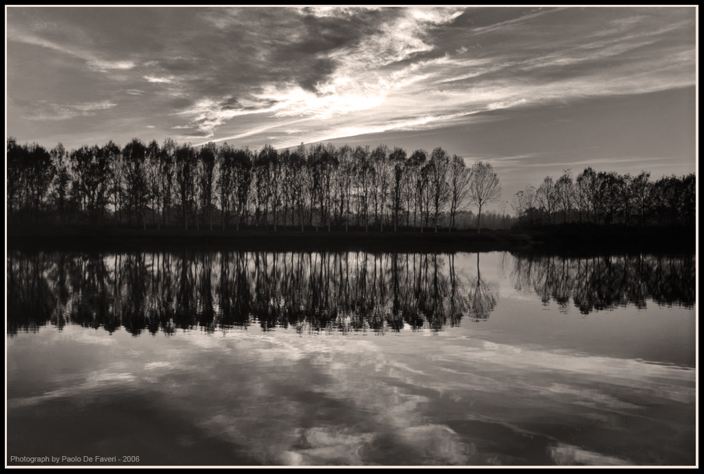 Tramonto sul Po. Dintorni di Carignano, Torino. Viraggio Seppia.